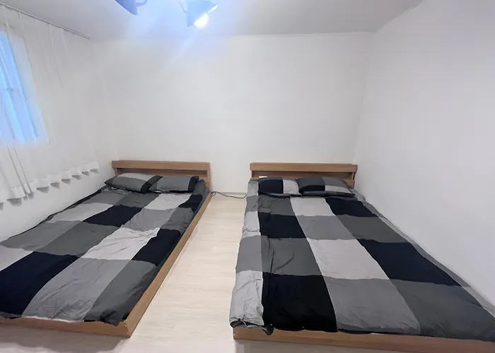 2, Near Hongdae, 1st Floor,3beds, 2rooms
